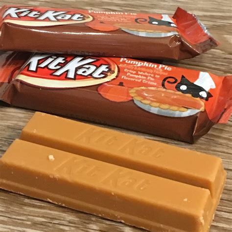 Kit Kat Pumpkin Pie Review - Snack Gator