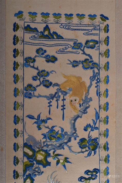 51BidLive AN EARLY 20TH CENTURY CHINESE SILK EMBROIDERED SCROLL