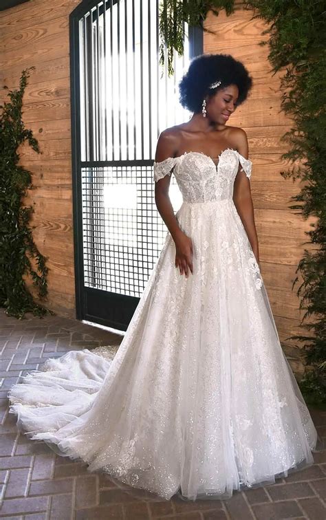 Lace Sweetheart Neckline Wedding Dress With Detachable Off The Shoulder