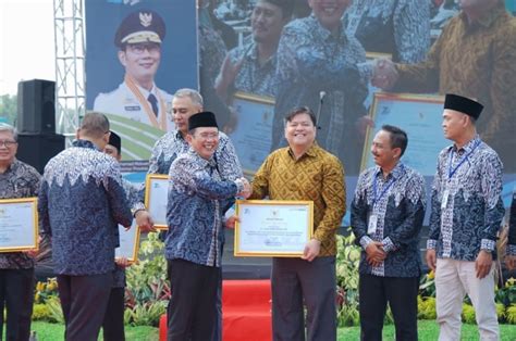 Fajarpaper Sabet Penghargaan Sekaligus Dari Pj Bupati Bekasi Atas