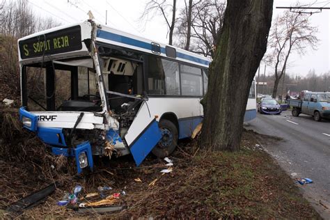 Gdynia Flesz z przeszłości 4 12 2009 Autobus wypadł z alei