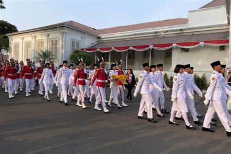 Lancar Upacara Penurunan Bendera HUT Ke 78 RI ANTARA News Sulawesi