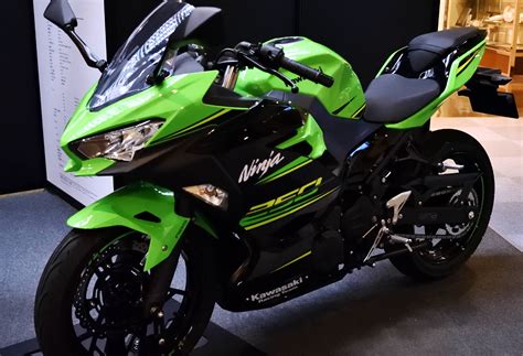 Kawasaki Ninja 250 2 Silinder Hadir Dengan Warna Baru Harganya Naik