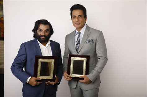 Sonu Sood Wins Prestigious 'Nation's Pride' Award At Society Achievers ...