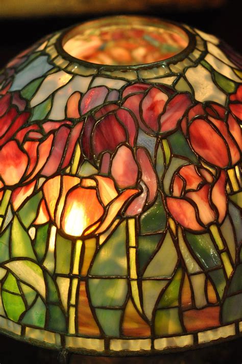 Tiffany Tulip Table Lamp Art Glass Lamp Stained Glass Lamps Stained Glass Projects