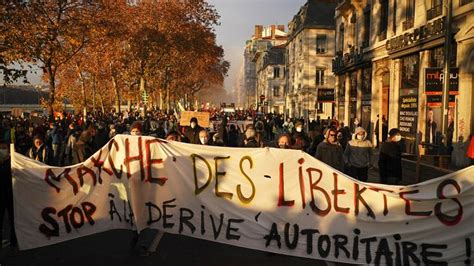 Manifestations Pour Les Droits Sociaux Et Libertés En France Euronews