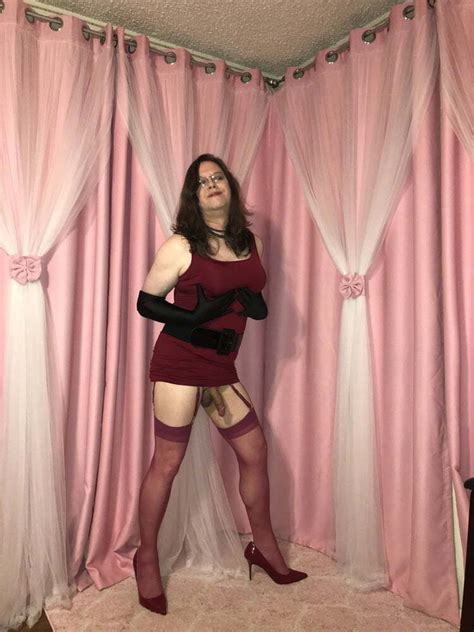 Joanie A Mature Tv Poses In Her Red Pencil Dress Photo Ashemaletube