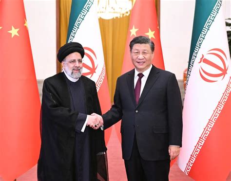 Xi Jinping s entretient avec le président iranien