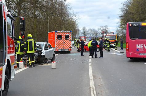 Fataler Crash Neun Schwerverletzte Bei Bus Unfall In M Nchengladbach