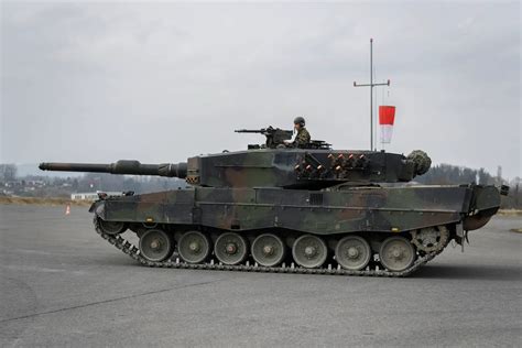 Germany Wants to Buy Old Swiss Leopard Tanks: Bern