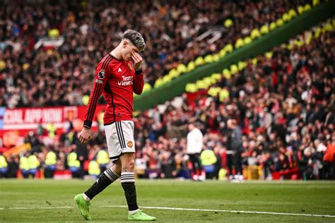 Manchester United empató 1 1 ante el Burnley que pelea por no descender