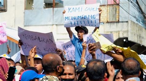 Dihampiri Jokowi Saat Aksi Unjuk Rasa Di Sentani Demonstran Mama Mama