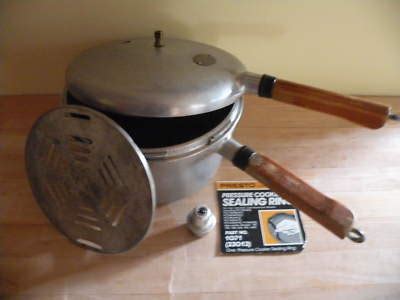 Vintage Presto 4 qt. Model 40 Pressure Cooker | #150357099