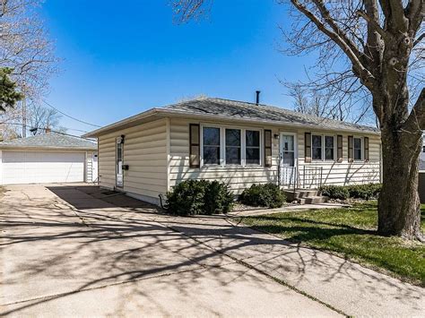 90 33rd Ave Sw Cedar Rapids Ia 52404 Zillow