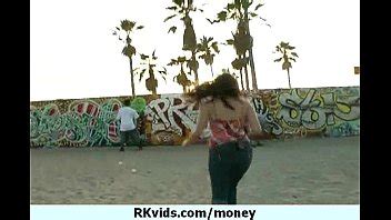 Desesperada desnudo en público y folla para pagar el alquiler XVIDEOS