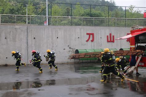 “蓝朋友”火力全开 贵阳市观山湖消防开展夏季岗位练兵比武竞赛