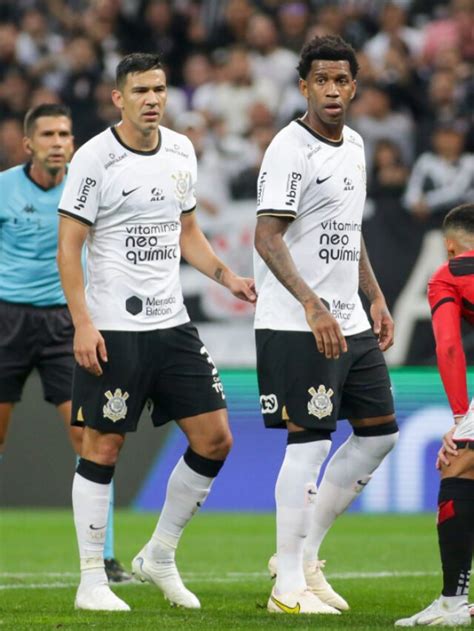 Os Jogadores De Defesa Em Atividade Mais Gols Pelo Corinthians