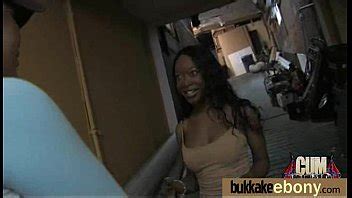 DP con una alemana de 19 años en un bukkake de ébano XVIDEOS