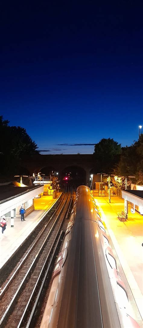 Finchley central station last night : r/london