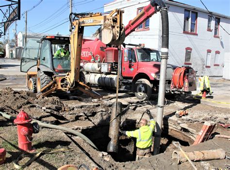 Workers continue water main break repair in Wood River