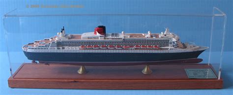 QUEEN MARY 2 Cruise Ship Model Cunard Line 2003