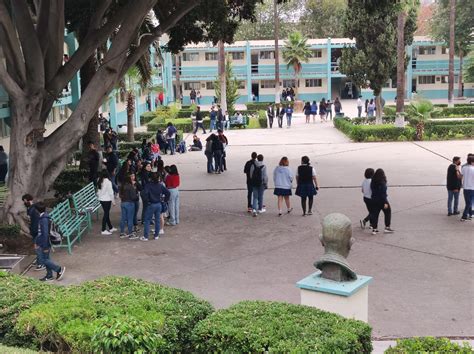 El martes podría concluir paro laboral en la prepa Lázaro Cárdenas