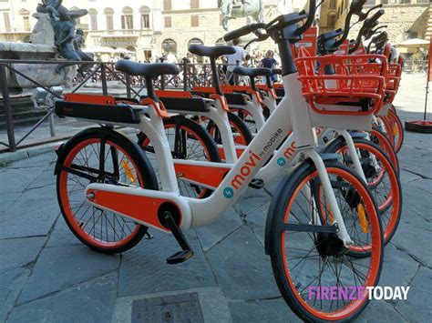 Foto Via Alle Mobike Elettriche Le Prime 60 In Servizio In Città