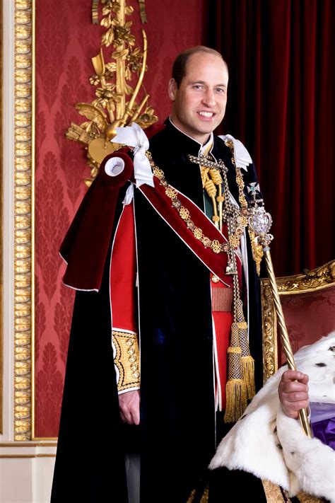 Portraits Officiels De Charles Iii Avec Les Deux Futurs Rois En Costume