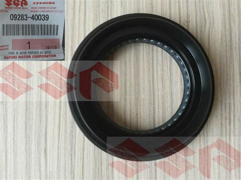 Gen Suzuki GRAND VITARA GV Rear Diff Differential Oil Seals 09283 40039