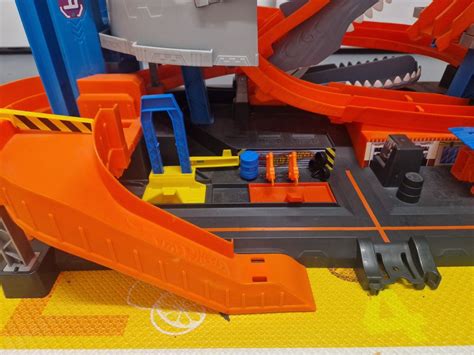 Hot Wheels City HW Ultimate Parkgarage Und Parkhaus Mit Hai Kaufen Auf Ricardo