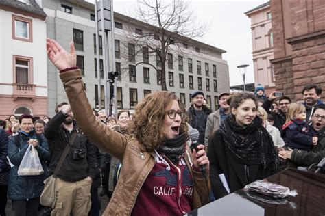 Campact Flashmob Gegen Rechtsruck Reportage Philip Eichler