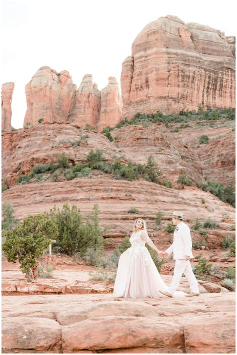 Sedona Arizona Elopement at Cathedral Rock photography by Stephen and