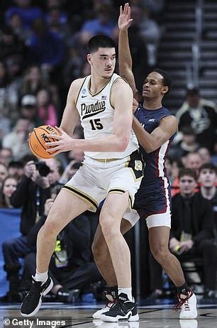 Nba Draft Purdue S Foot Center Zach Edey Opts To Return To