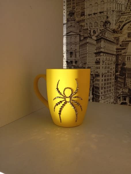 Кружечки, декорированные стразами. 35 рублей. Возможна любая надпись ...