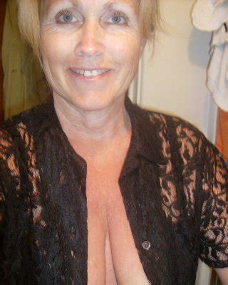 Mature Loves To Show Off Her Cleavage And Tits Porn Pictures XXX Photos Sex Images