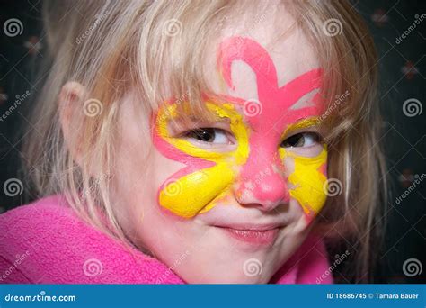 Fille Avec La Peinture De Visage Image Stock Image Du Peinture