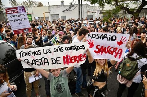 Argentina Rosario Basta De Balaceras En Los Colegios Resumen Latinoamericano