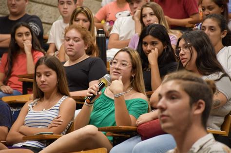 Ingresantes De Exactas Participaron De Un Taller Sobre Violencia De