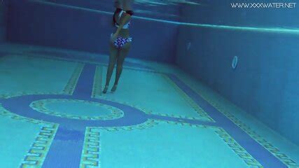 Andreina De Luxe Swims Naked And Beautiful In The Pool