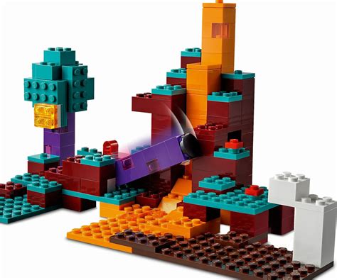 LEGO ® 21168 MINECRAFT Spaczony las- worldtoys.pl