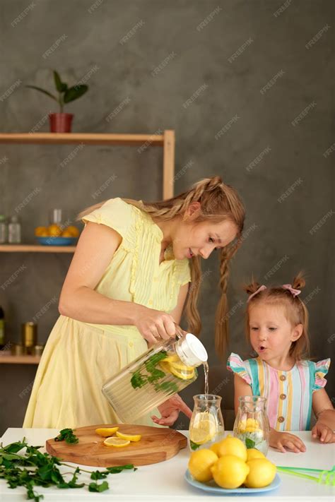 Premium Photo Mom Pours Cool Refreshing Lemonade From A Jug Into A