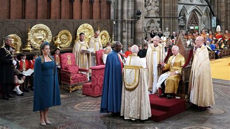 Charles III crowned in glittering ceremony in London | SBS News