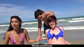 apretada se folla a un hombre frente a la cámara por dinero en efectivo XVIDEOS