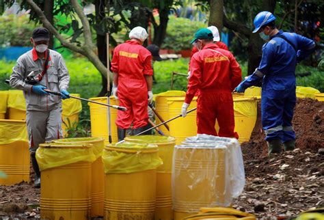 indonesian authorities call  calm  radiation   housing