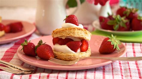 13 Ingredients That Will Jazz Up Your Strawberry Shortcake