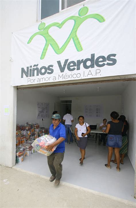 Expediente Quintana Roo Entrega despensas en Cancún fundación del