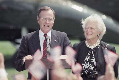 George Hw Bush Skydives On His 90th Birthday Abc13 Houston