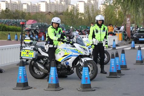 【节日我在岗】梅河新区交警：铁骑筑牢道路交通安全“防火墙”，巡逻防控为百姓撑起“平安伞” 护航国庆澎湃号·政务澎湃新闻 The Paper