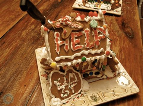 19 Best Worst Gingerbread Houses Ever Craziest Gingerbread Fails