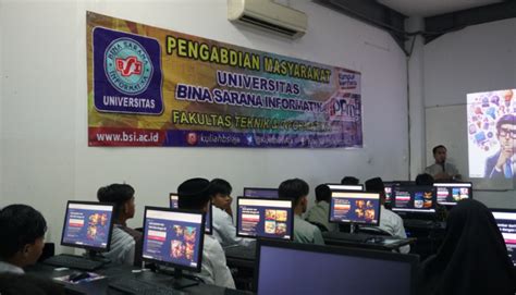 Universitas BSI Kampus Karawang Berbagi Ilmu Teknologi Dengan Anak